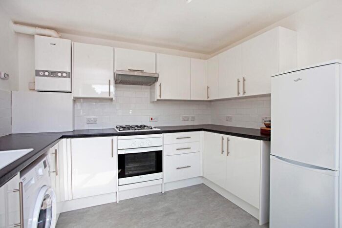 2 Bedroom Apartment To Rent In Gordon Avenue Portswood, SO14