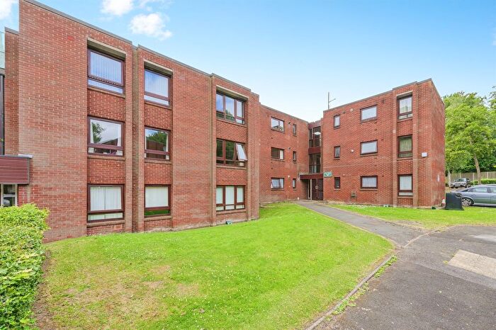 2 Bedroom Flat For Sale In Bowlas Avenue, Sutton Coldfield, B74