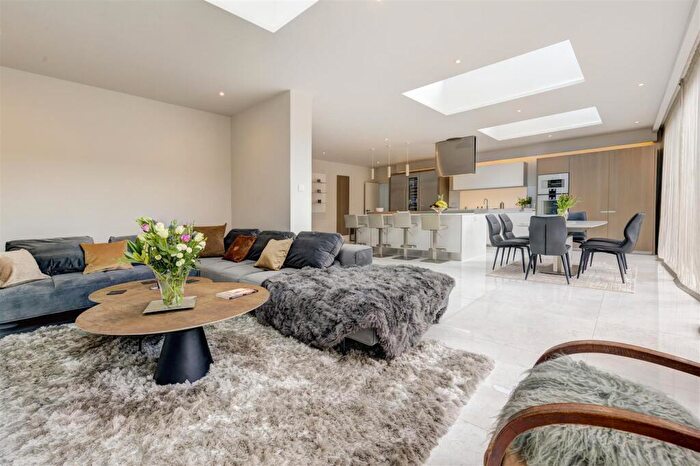 5 Bedroom House To Rent In West Heath Gardens, Hampstead, NW3