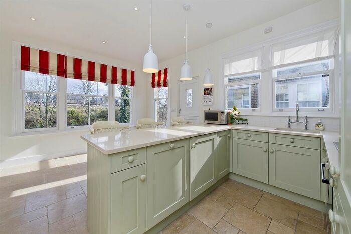 2 Bedroom Flat To Rent In Eynham Road, London, W12