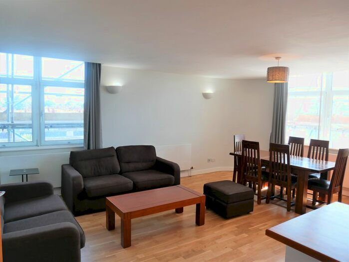 3 Bedroom Flat To Rent In Greenford Avenue, Hanwell, W7