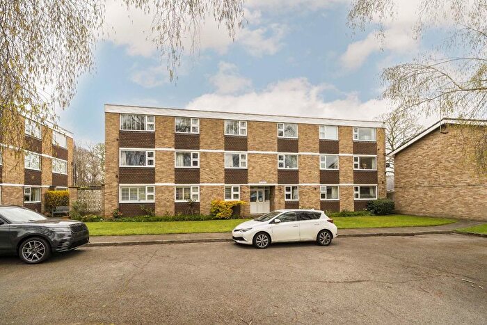 3 Bedroom Flat For Sale In Cumberland Place, Sunbury-On-Thames, TW16