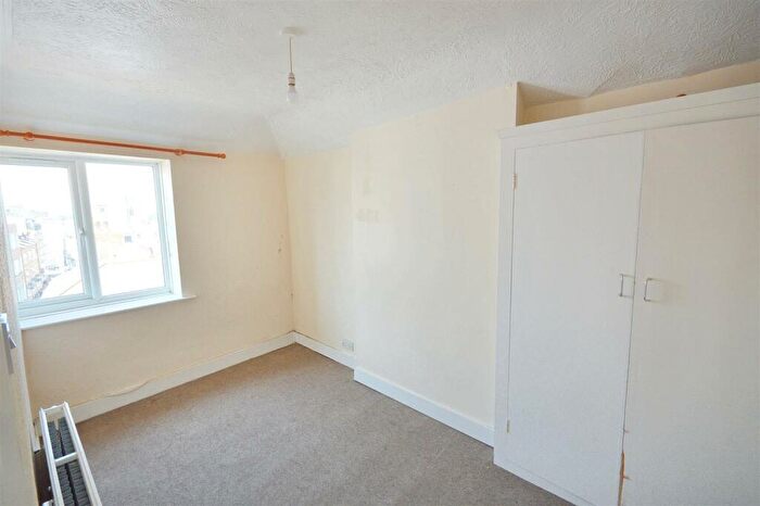 2 Bedroom Flat For Sale In Elms Road, Eastbourne, BN21
