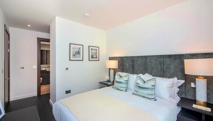 2 Bedroom Flat To Rent In Charles Clowes Walk, London, SW11