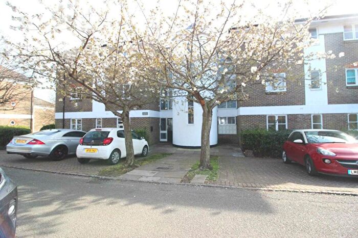 2 Bedroom Apartment To Rent In Blackheath, SE3