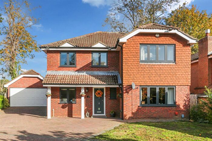 4 Bedroom Detached House For Sale In High Grove, Bromley, BR1