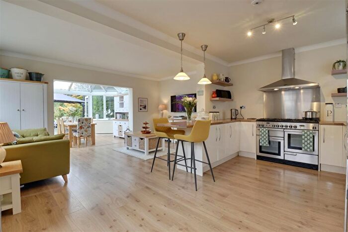 4 Bedroom Detached House For Sale In Drayton Lane, Drayton, PO6