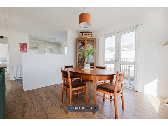 2 Bedroom Bungalow To Rent In Convent Meadows, Christchurch, BH23