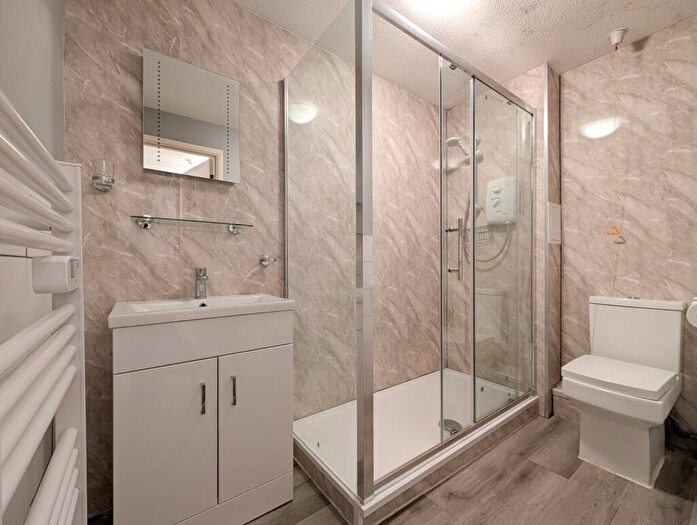 1 Bedroom Flat For Sale In Market Square, Alton, Hampshire, GU34