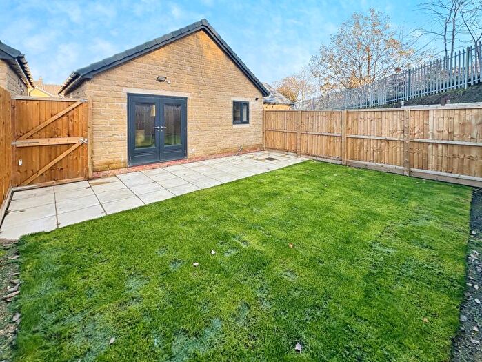 2 Bedroom Bungalow To Rent In Paddock Fields, Crosland Moor, Huddersfield, HD4