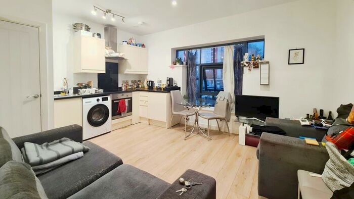 1 Bedroom Flat To Rent In Hampton House, St. Marys Place, SO14