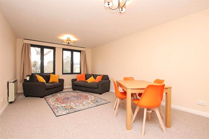 2 Bedroom Flat To Rent In Dahlia Gardens, Bath, BA2