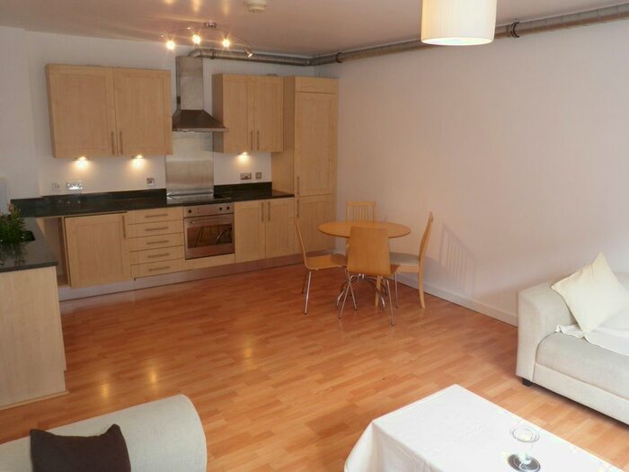 3 Bedroom Flat To Rent In Tower Bridge Road, London, SE1