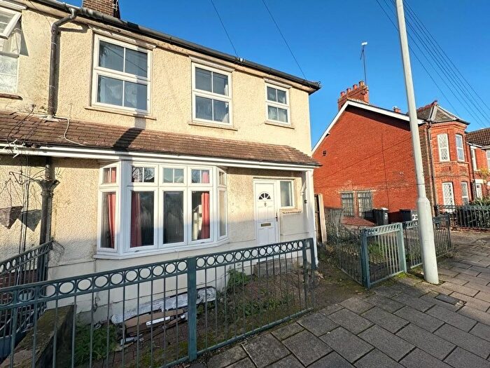 3 Bedroom Semi Detached House To Rent In High Street, Luton, Bedfordshire, LU4