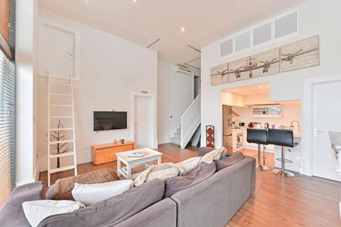 2 Bedroom Maisonette For Sale In Gwynne Road, Battersea, London, SW11