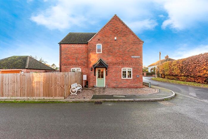 3 Bedroom Semi Detached House For Sale In Farm Close, Bathley, Newark, NG23