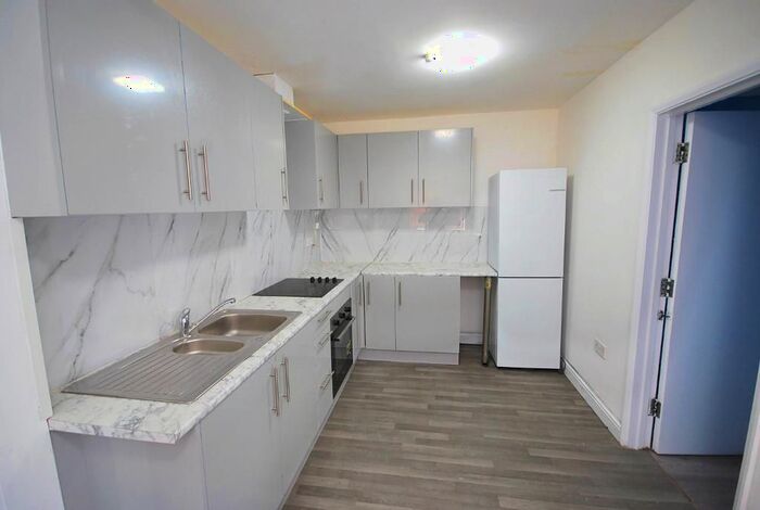 5 Bedroom Semi-Detached House To Rent In Carlyon Road, Wembley, Middlesex, HA0