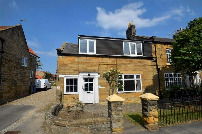 3 Bedroom Cottage To Rent In High Street, Burniston, North Yorkshire YO13