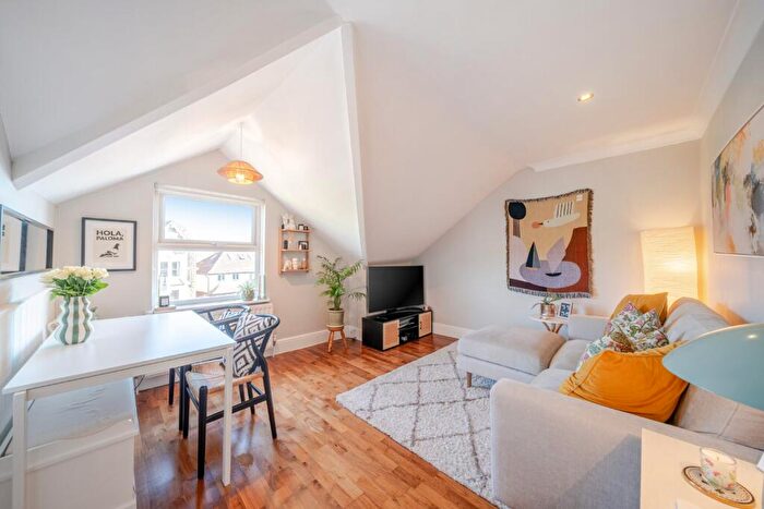 1 Bedroom Flat For Sale In Culverden Road, Balham, London, SW12