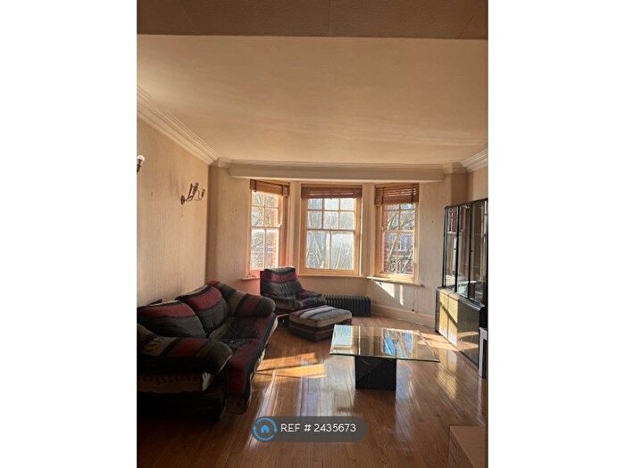 2 Bedroom Flat To Rent In The Pryors, London, NW3