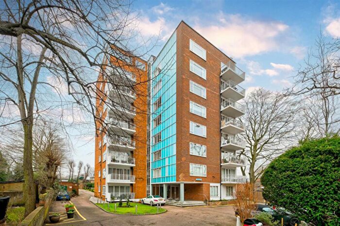 2 Bedroom Apartment For Sale In New Wanstead, Wanstead, E11