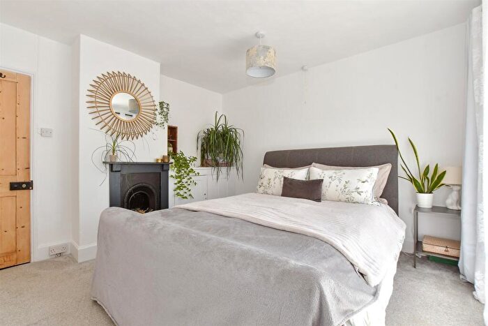 3 Bedroom Terraced House For Sale In Albert Road, Gurnard, Isle Of Wight, PO31