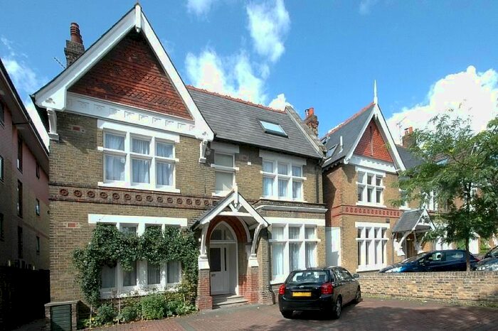 2 Bedroom Flat To Rent In Woodville Road, Ealing, London, W5