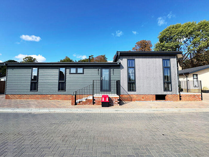 2 Bedroom Park Home For Sale In Weybridge Park Estate, Addlestone., KT15