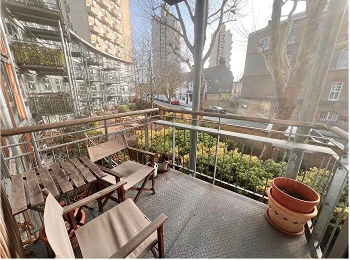 2 Bedroom Flat For Sale In Clapham Road, London, SW9