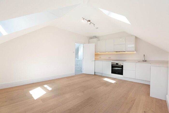2 Bedroom Apartment For Sale In Gipsy Hill, London, SE19