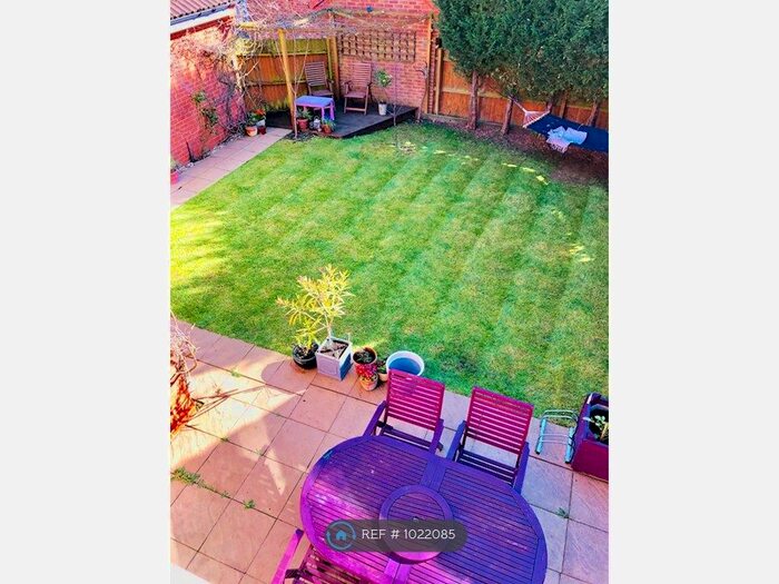 4 Bedroom Detached House To Rent In Campbell Close, Rushden, NN10