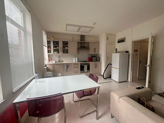 2 Bedroom Flat To Rent In Turnpike Lane, London, N8