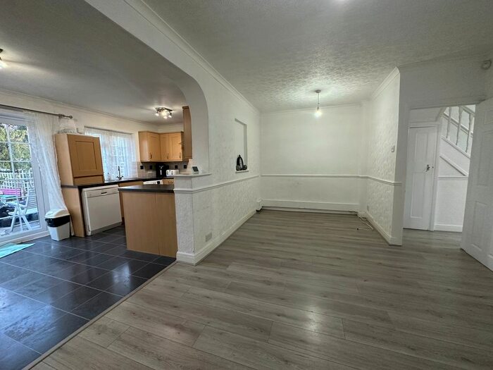 4 Bedroom Terraced House To Rent In Weald Way, Romford, RM7