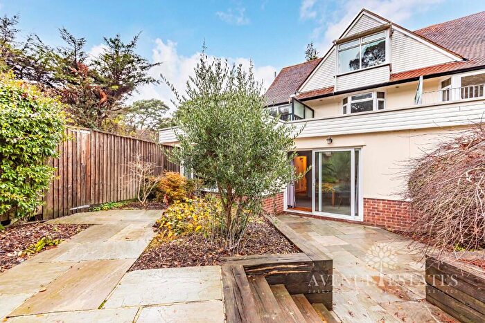 3 Bedroom Flat For Sale In Queens Park Avenue, Bournemouth, Dorset, BH8
