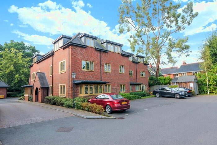 2 Bedroom Flat To Rent In Ascot, Berkshire, SL5