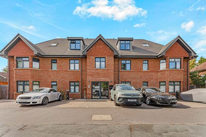 2 Bedroom Flat For Sale In Hampton Court Way, Weston Court, KT7
