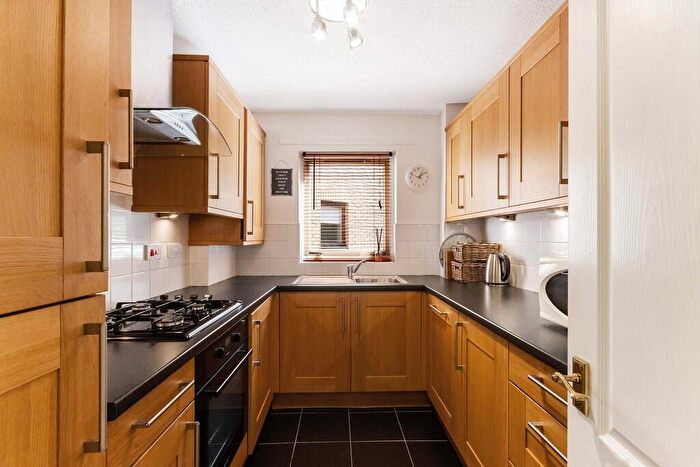 2 Bedroom Flat To Rent In C Hughenden Gardens, Hyndland, Glasgow, G12