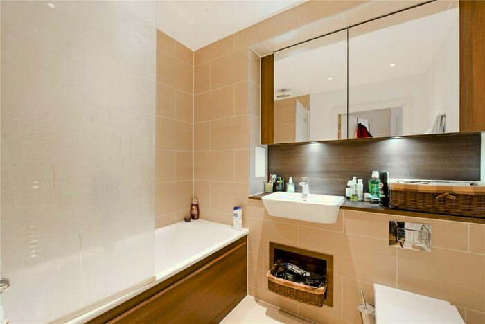 1 Bedroom Flat To Rent In Queensland Road, Holloway, N7