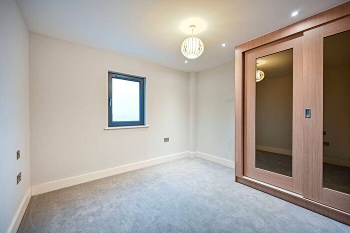 1 Bedroom Flat To Rent In Lower Richmond Road, Richmond, TW9