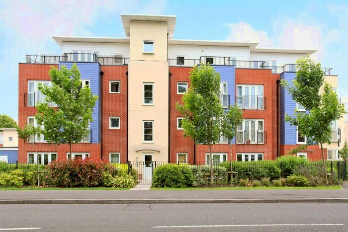 2 Bedroom Flat To Rent In Alexander Square, Eastleigh, Hampshire, SO50