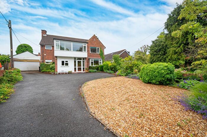 3 Bedroom Detached House For Sale In Winchester Gardens, Andover, SP10