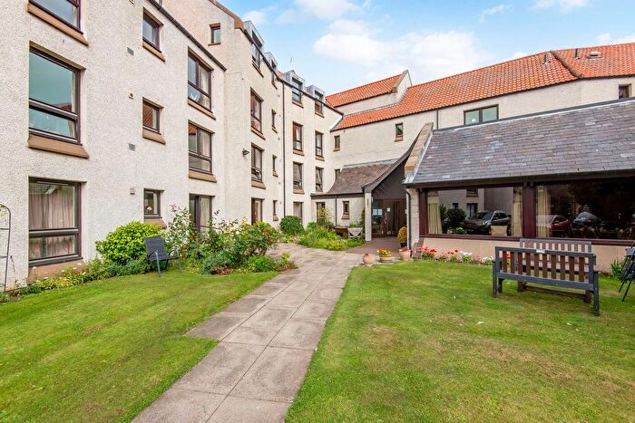 2 Bedroom Flat For Sale In Argyle Court, St Andrews, KY16