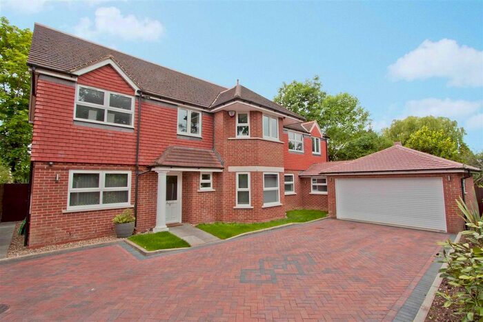 7 Bedroom Detached House To Rent In The Drive, Ickenham, UB10