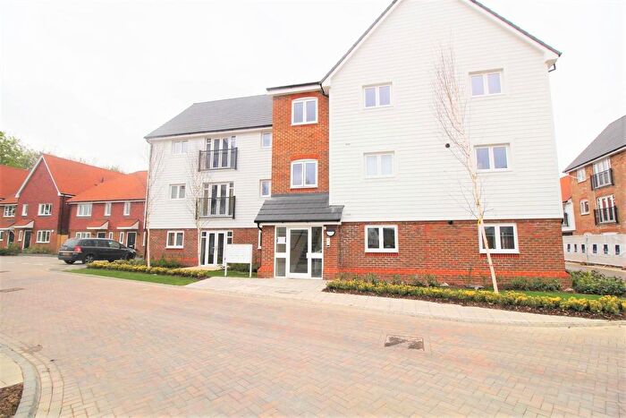 2 Bedroom Property To Rent In Bricklayer Lane, Faygate, Horsham, RH12
