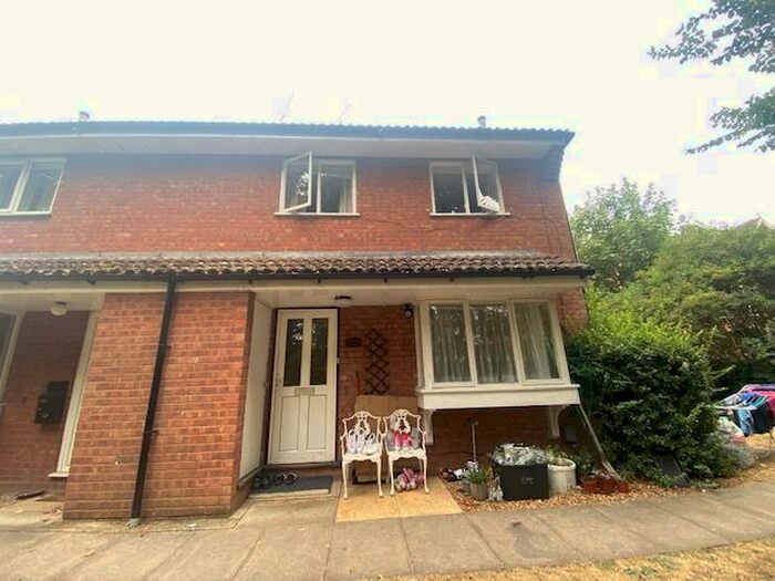2 Bedroom Terraced House To Rent In Moorland Gardens, Luton, LU2