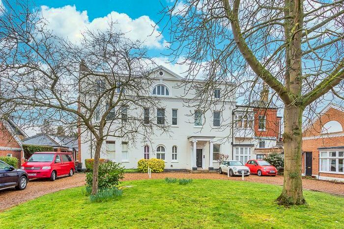 2 Bedroom Flat To Rent In Woodcote Road, Epsom, KT18