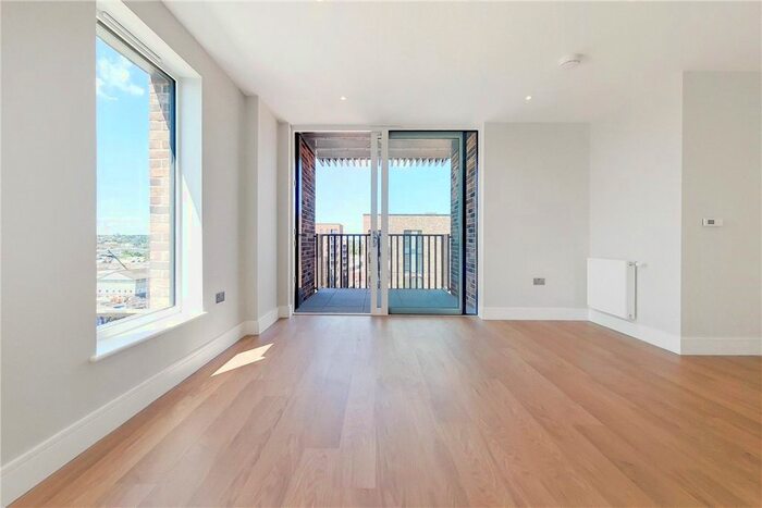 1 Bedroom Flat To Rent In Greyhound Parade, Wimbledon Grounds, London, SW17