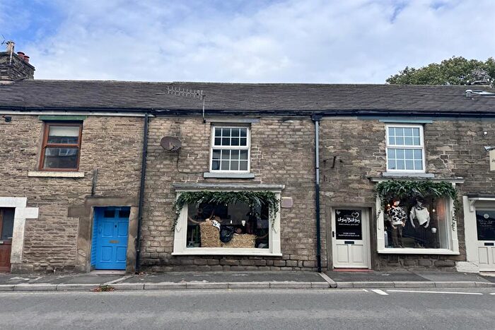 2 Bedroom Apartment To Rent In Market Street, Chapel-En-Le-Frith, SK23