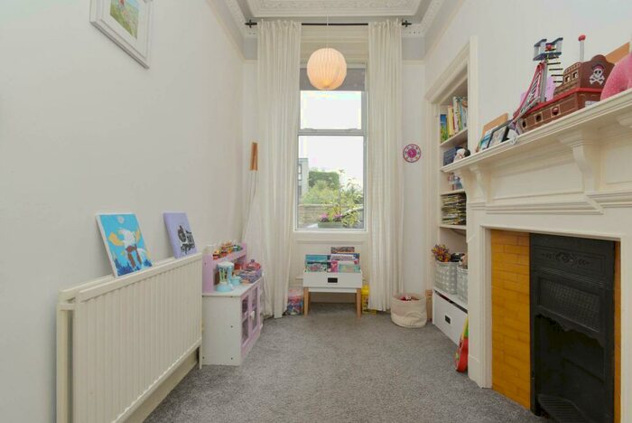 2 Bedroom Flat For Sale In Cargil Terrace, Trinity, Edinburgh, EH5