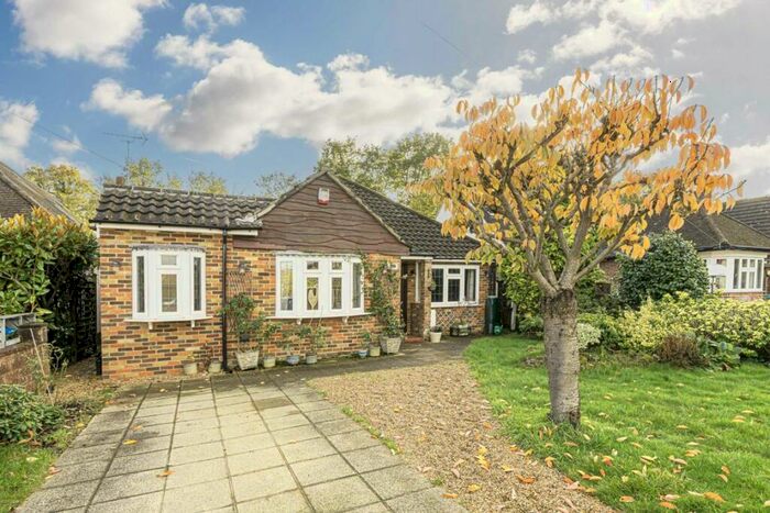 3 Bedroom House To Rent In Stoke Road, Walton-On-Thames, KT12